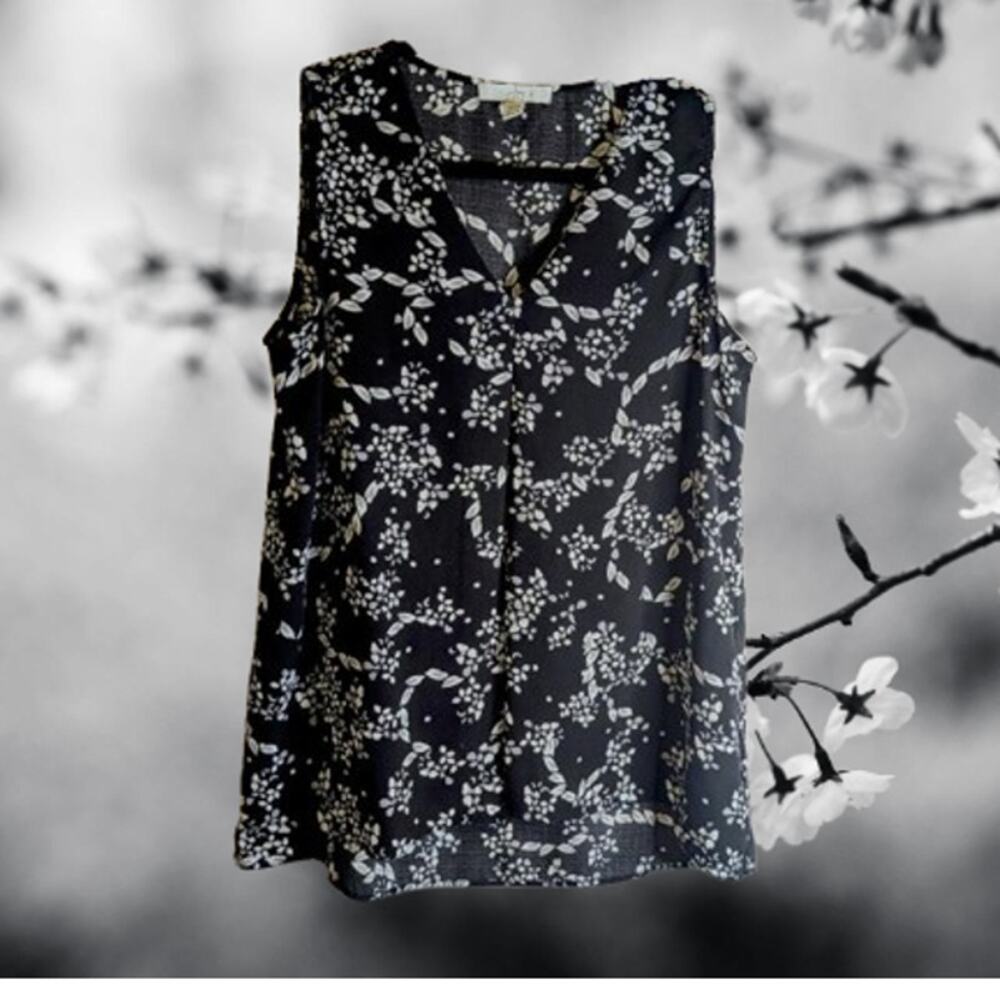 Fever small sleeveless black and white floral polyester woman's blouse.
